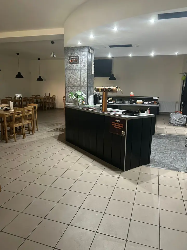 Bar a sál večer