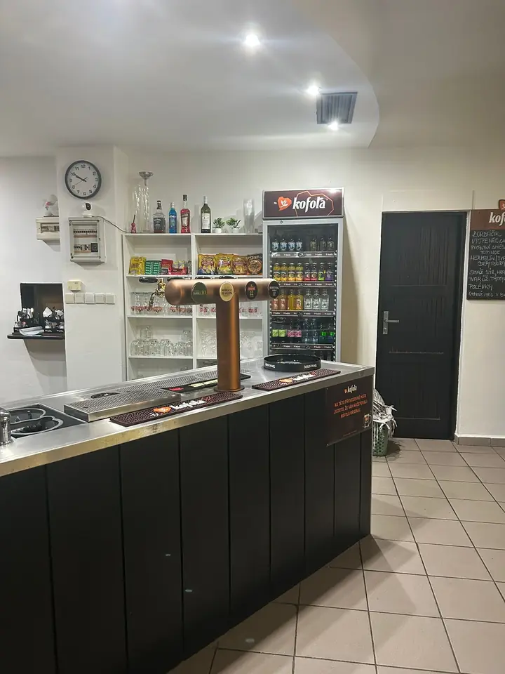 Bar s pípou a lednicí po rekonstrukci